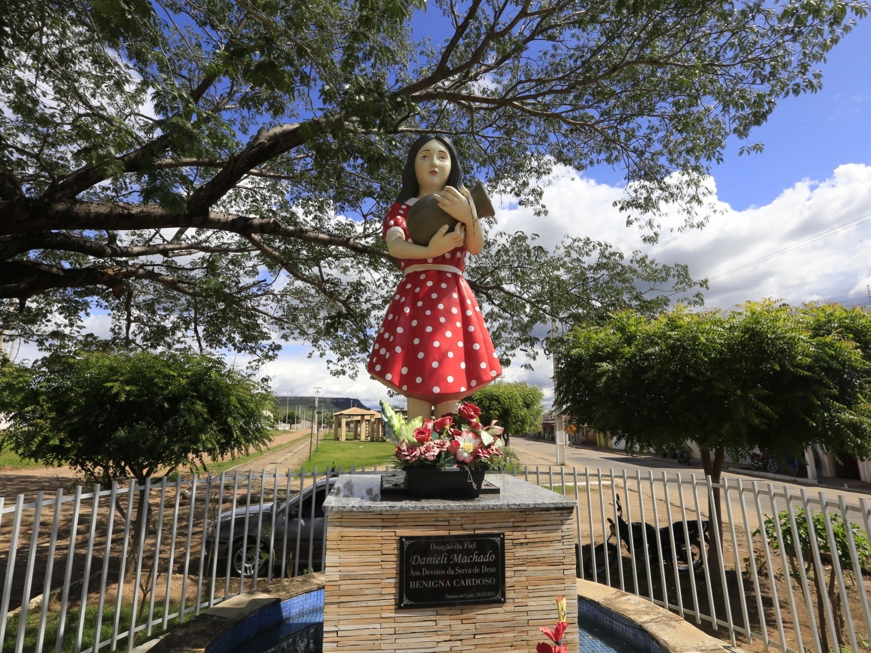 Beatificação da primeira beata cearense, a menina Benigna, acontece hoje e deve reunir uma multidão de fiéis.