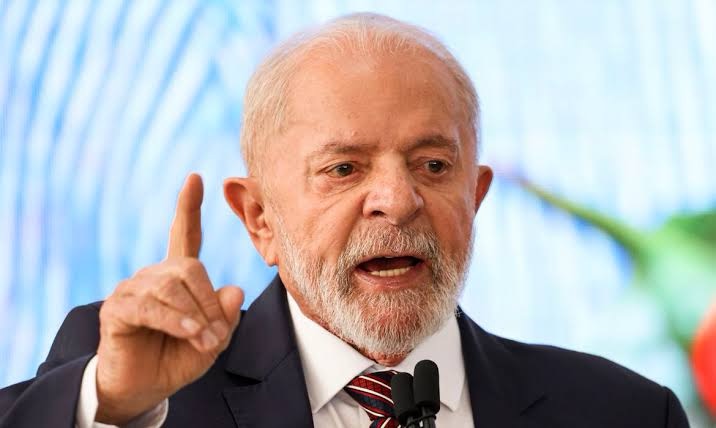 Lula volta a defender a proibição de celulares nas escolas: “80% dos pais queriam”