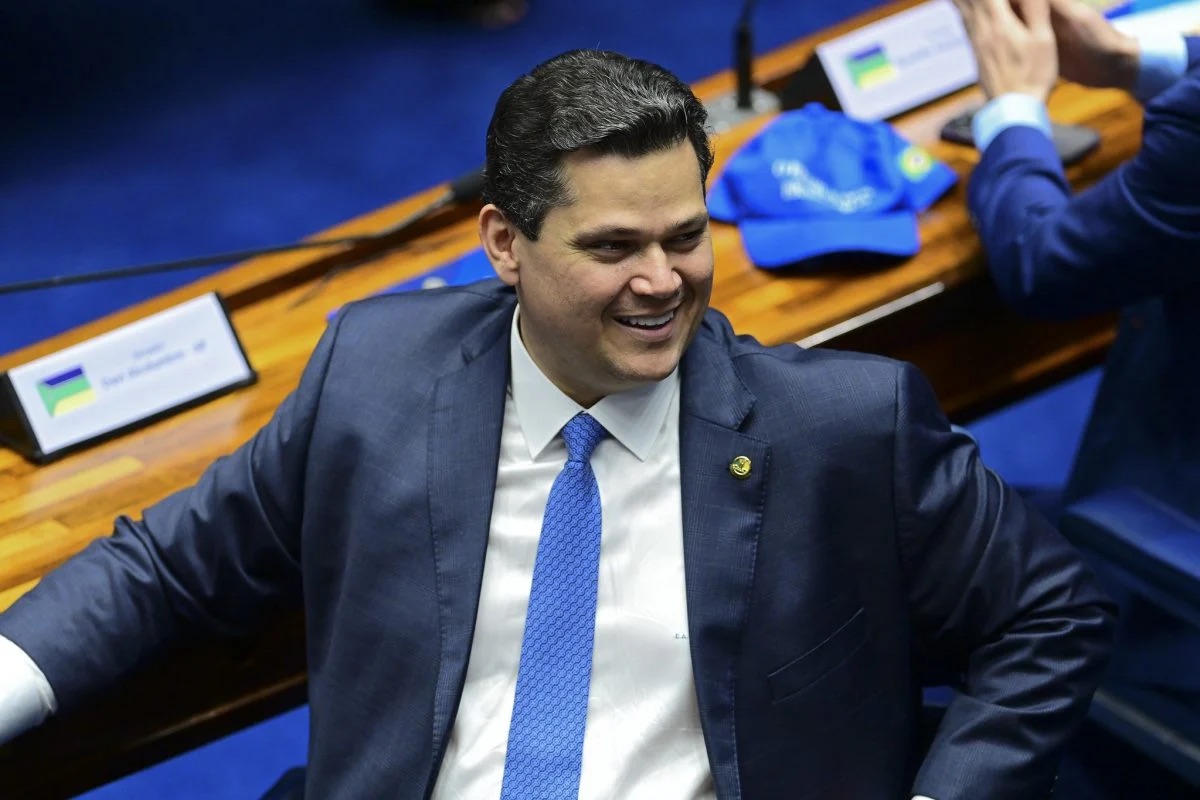 Davi Alcolumbre reassume presidência do Senado com ampla maioria