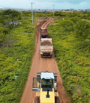 Prefeitura de Canindé realiza recuperação emergencial em estradas vicinais