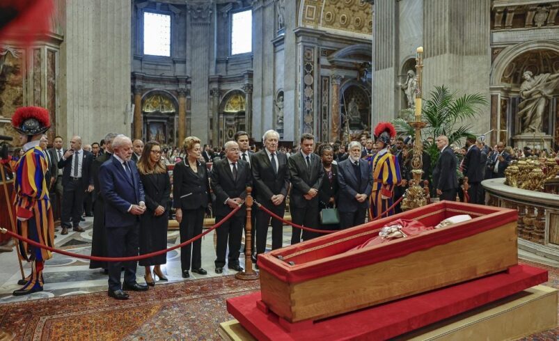 Lula e Janja participam do funeral do Papa Francisco